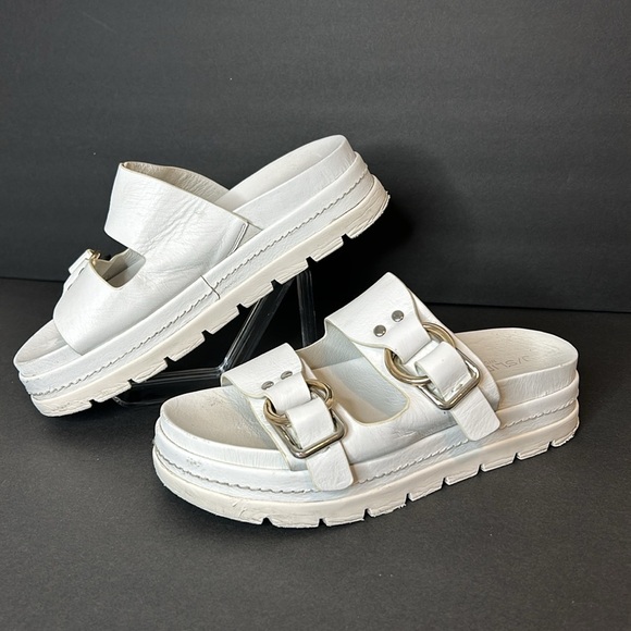 J/Slides BAHA white leather sandal size 9 - Picture 3 of 8